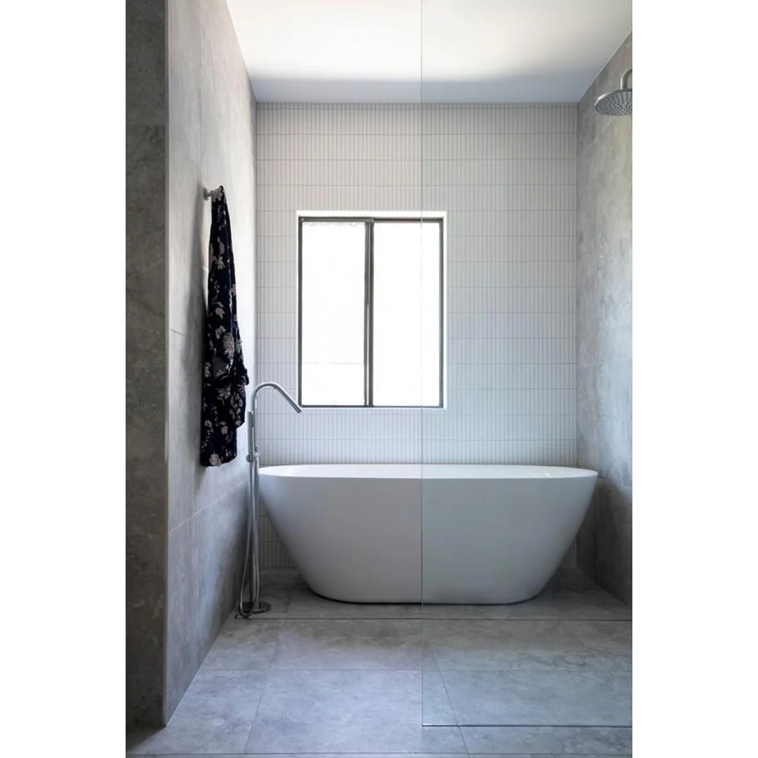Meir Freestanding Round Bath Mixer With Hand Spray - Chrome - Image 7