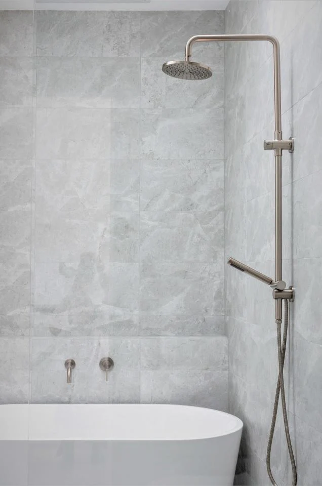 Meir Round Combination Shower Rail 200mm Rose & Hand Shower - Champagne - Image 6