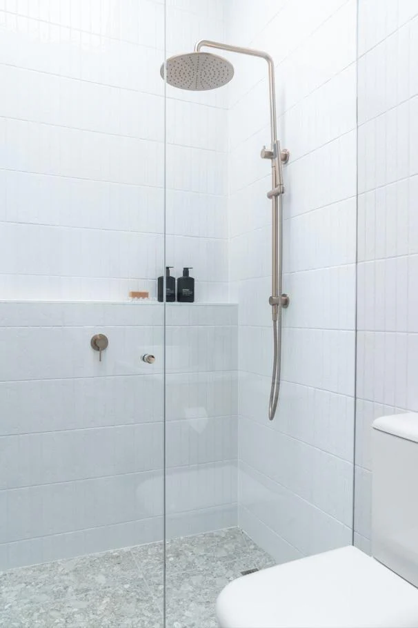 Meir Round Combination Shower Rail 300mm Rose & Hand Shower - Champagne - Image 7