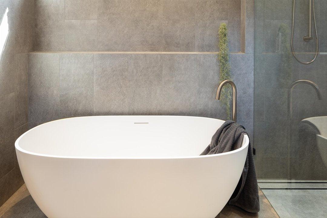 Meir Round Freestanding Bath Spout Champagne - Image 9