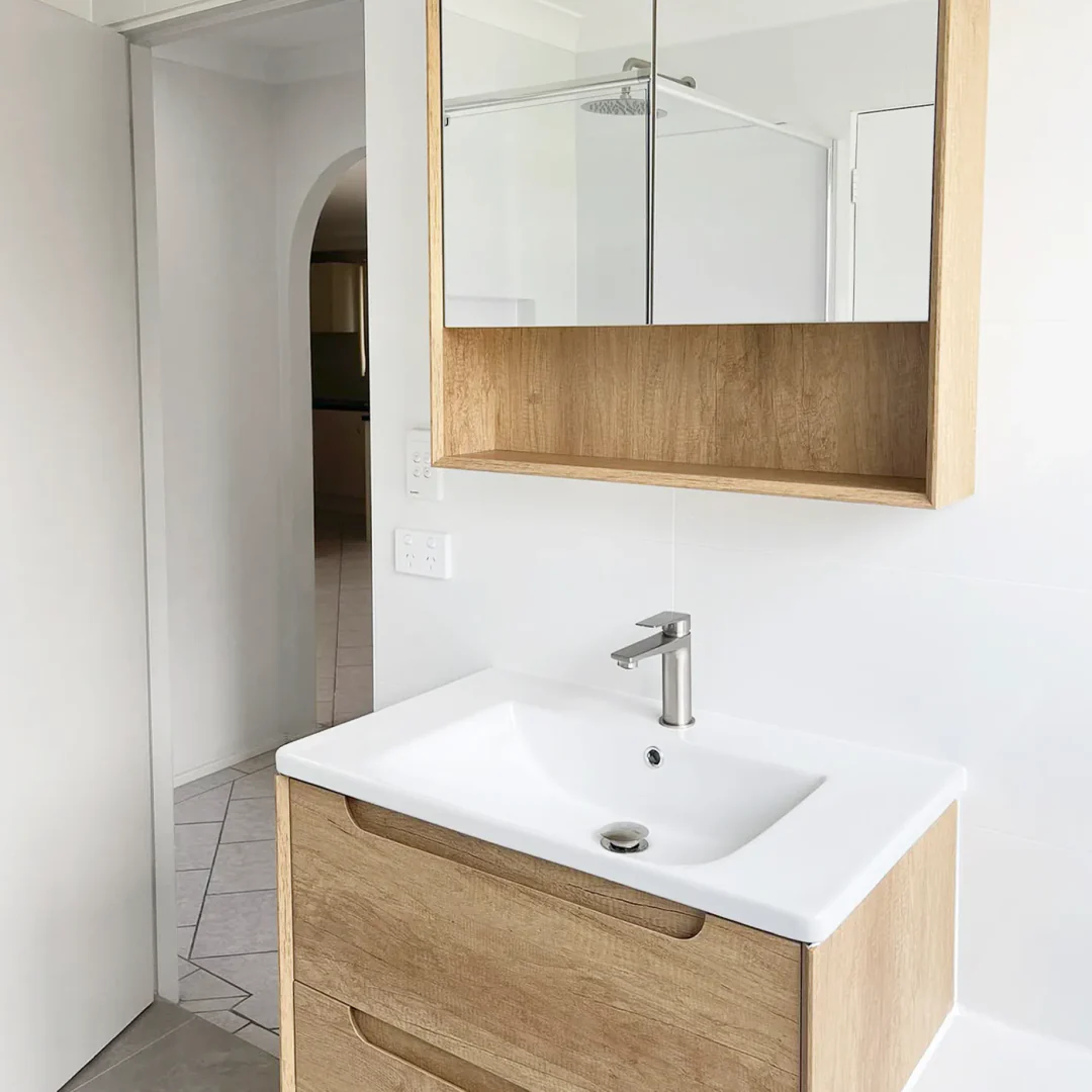 Otti Byron Natural Oak Plywood Shaving Cabinet 600X800X150 With Copper Free Mirrror - Image 7