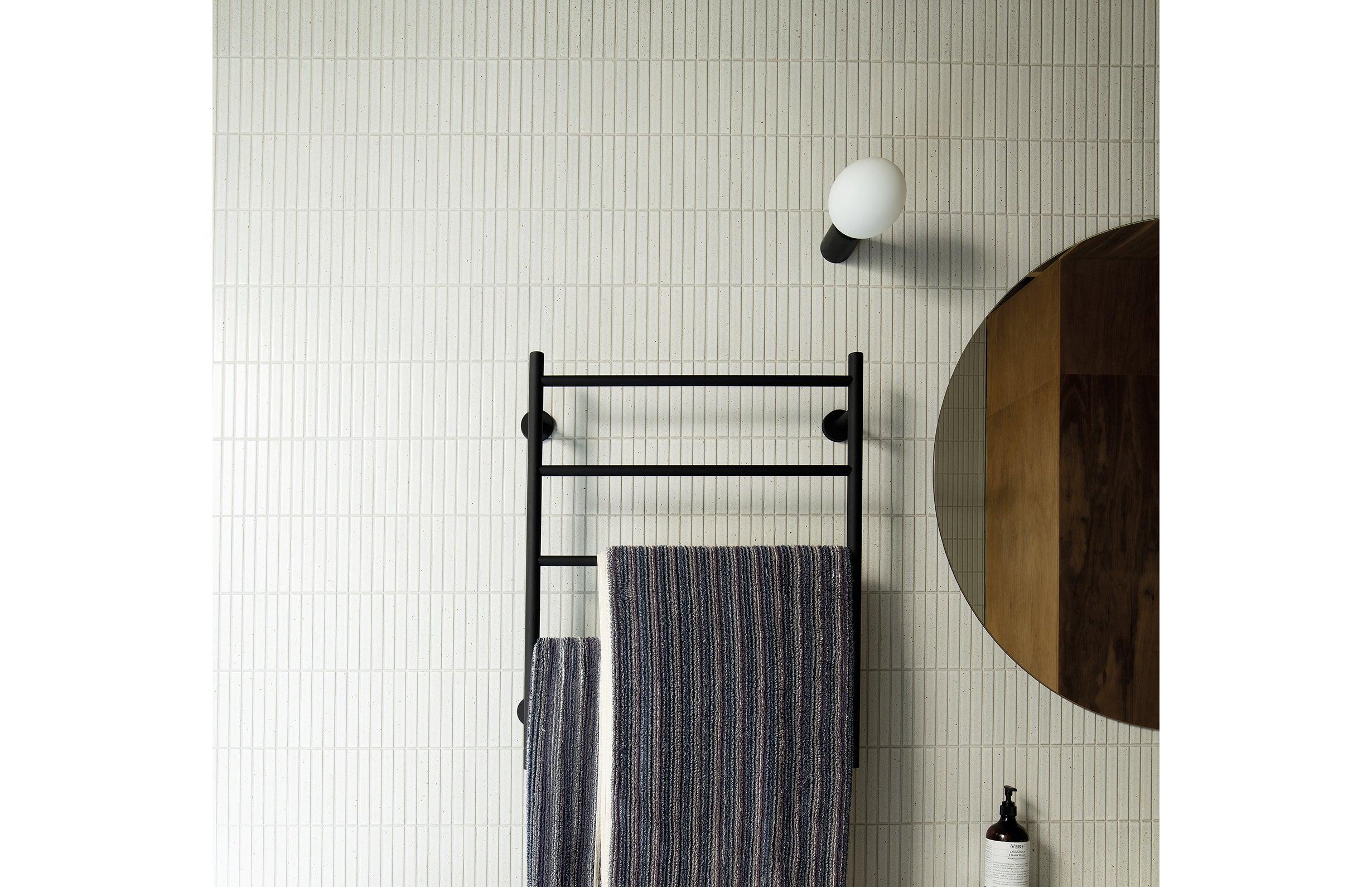 Phoenix Radii Heated Towel Ladder 550mm Round Plate - Matte Black - Image 5