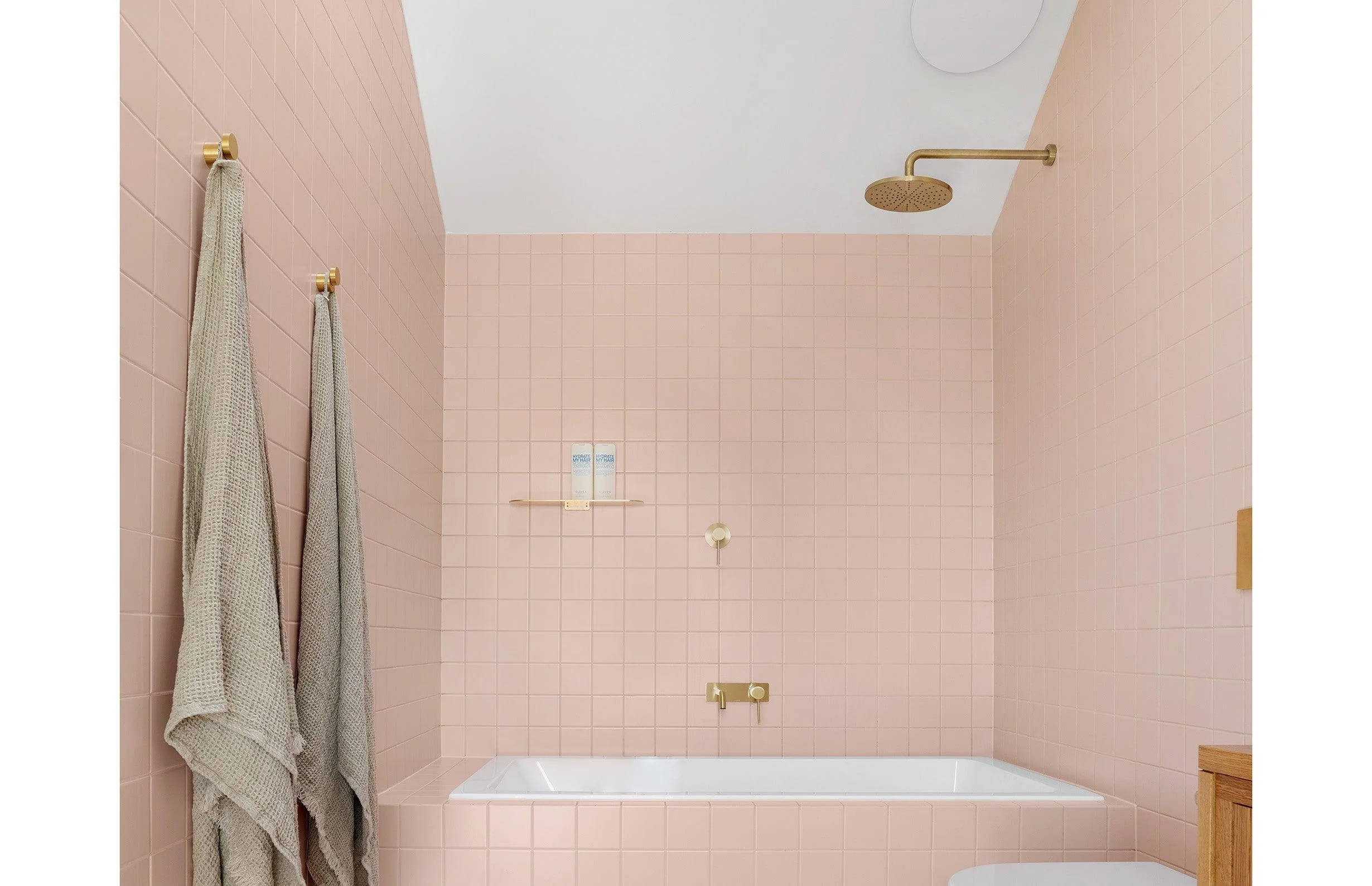 Phoenix Vivid Shower Rose 230mm Round - Brushed Gold - Image 7